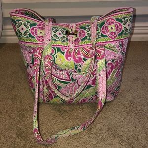 Vera Bradley tote in the pattern pinwheel pink